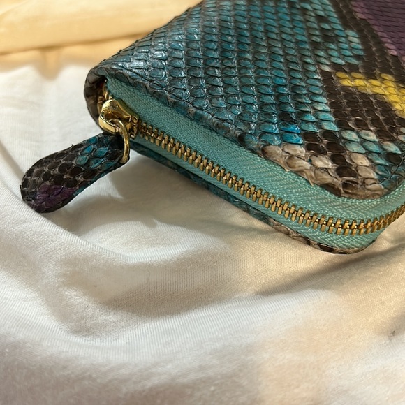 Taxidermy Brand Python Wallet EUC
Unique and Beautiful. Comes with dust bag. - Picture 3 of 11